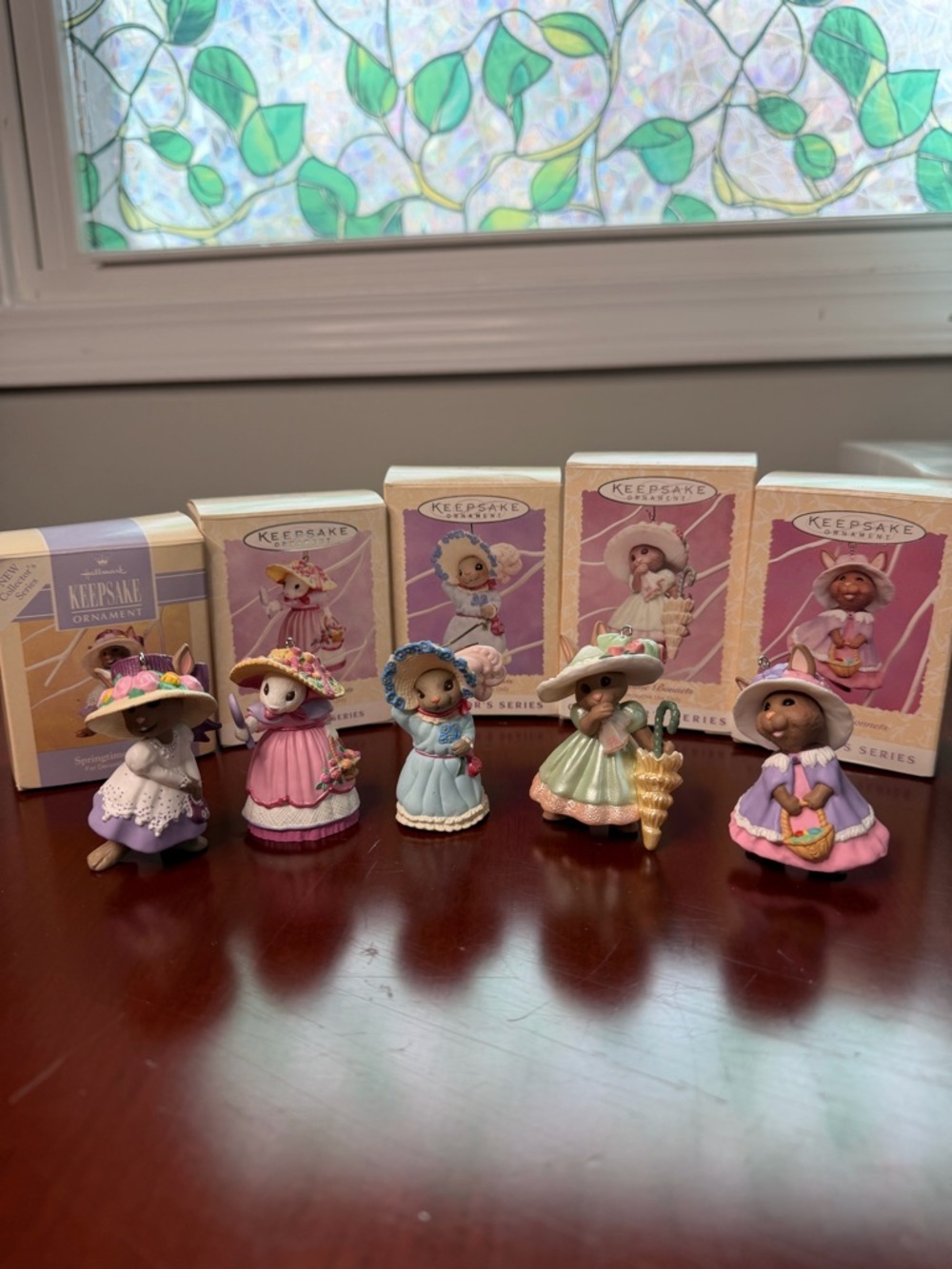 Hallmark Pastel Bunny Figurine Ornament Set in Pink, Lavender, Blue, Green, Gold